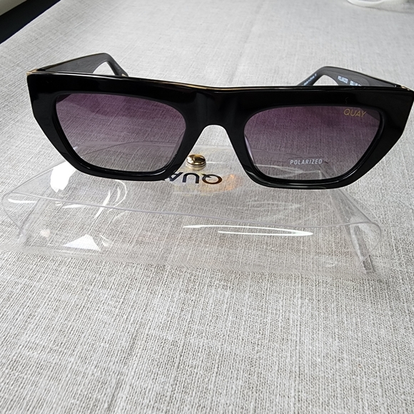 Quay Polarized Dollar Sign Sunnies - Black - Picture 2 of 8